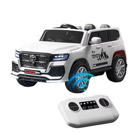 صورة سياراة اطفال كهربائية لاند كروزر 2026 اللون الأبيض